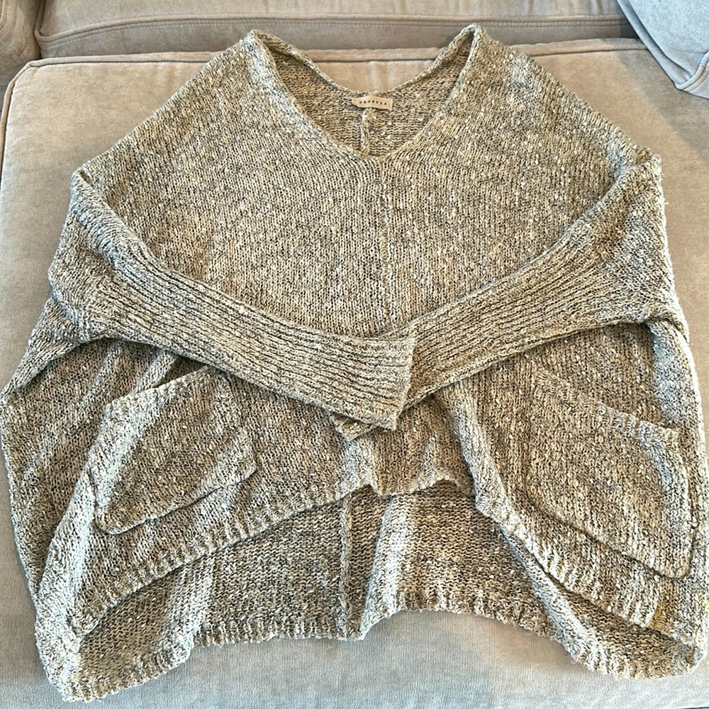 Cozy Grey Sweater with Pockets - Size S